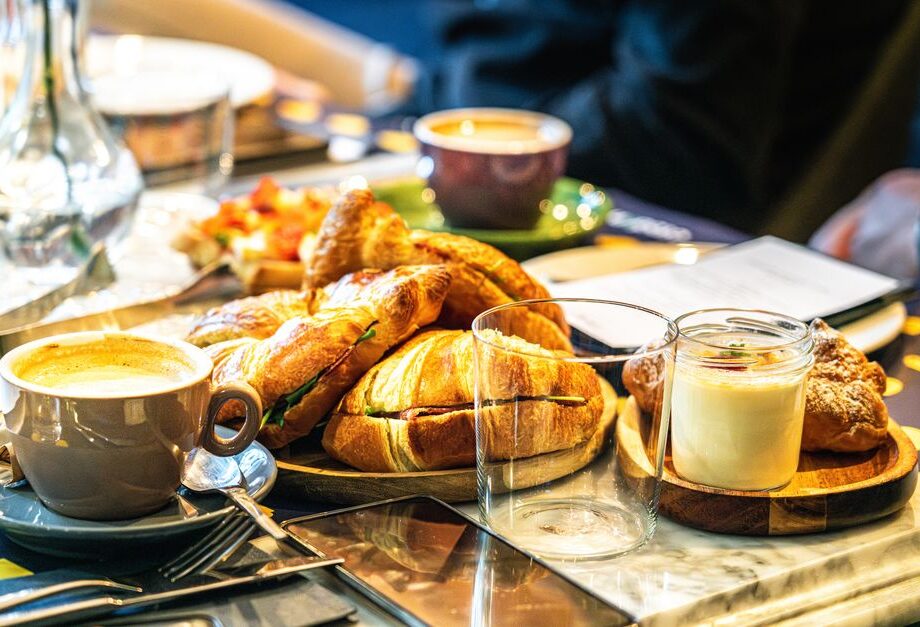 Brunsj: Den Perfekte Sammenkomsten av Smaker
