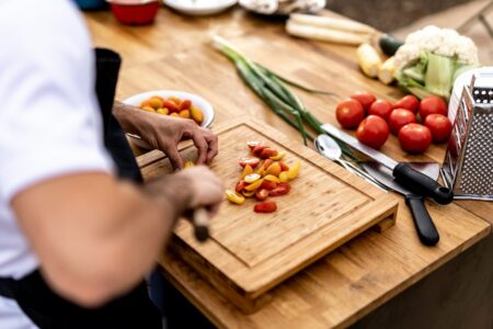Rask Middag: Smakfulle og Enkle Oppskrifter for Travle Dager