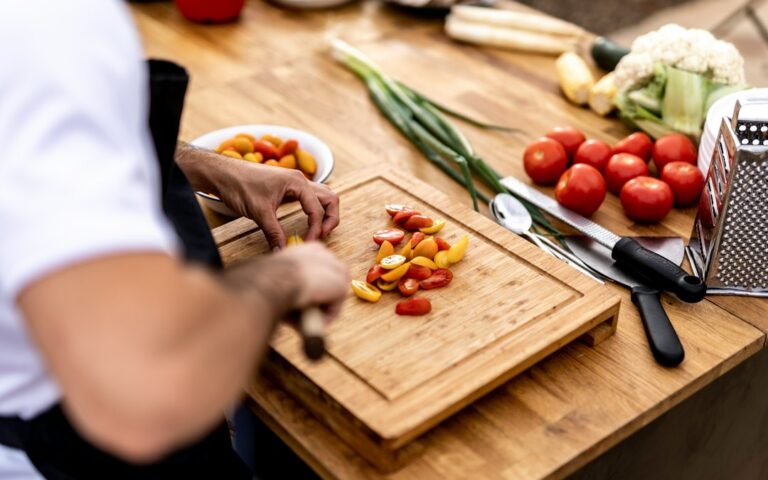 Rask Middag: Smakfulle og Enkle Oppskrifter for Travle Dager